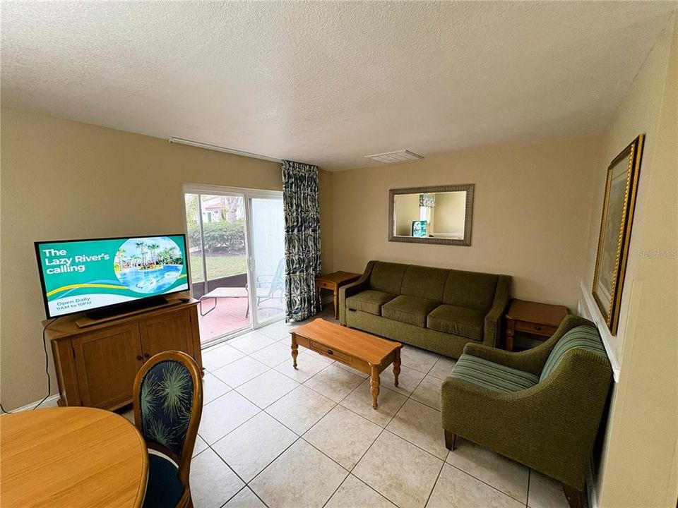 待售: $195,000 (2 贝兹, 2 浴室, 1052 平方英尺)