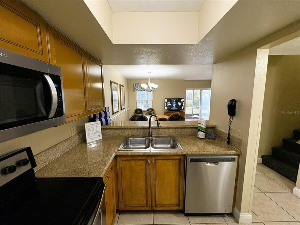 待售: $195,000 (2 贝兹, 2 浴室, 1052 平方英尺)