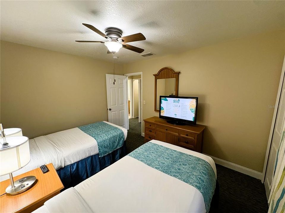 待售: $195,000 (2 贝兹, 2 浴室, 1052 平方英尺)