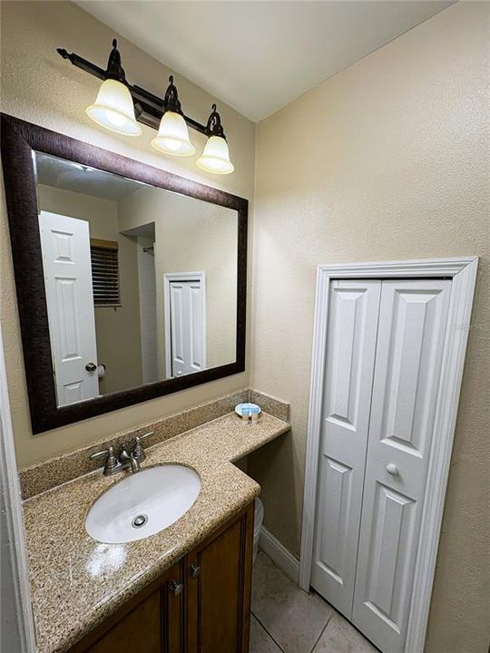 待售: $195,000 (2 贝兹, 2 浴室, 1052 平方英尺)