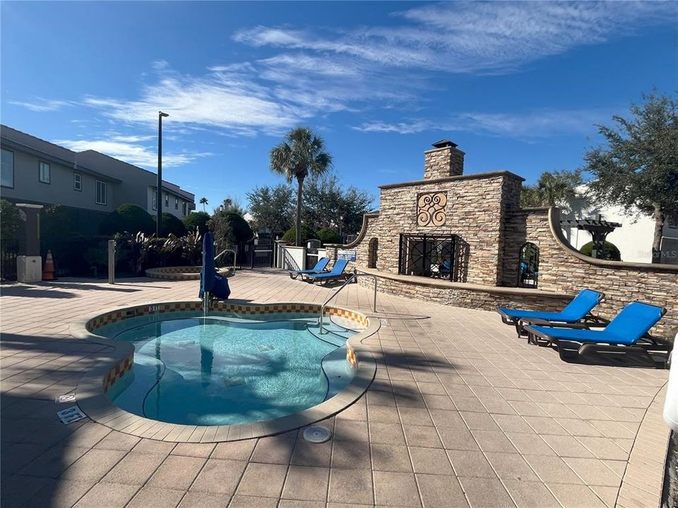 待售: $195,000 (2 贝兹, 2 浴室, 1052 平方英尺)