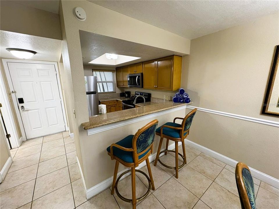 待售: $195,000 (2 贝兹, 2 浴室, 1052 平方英尺)