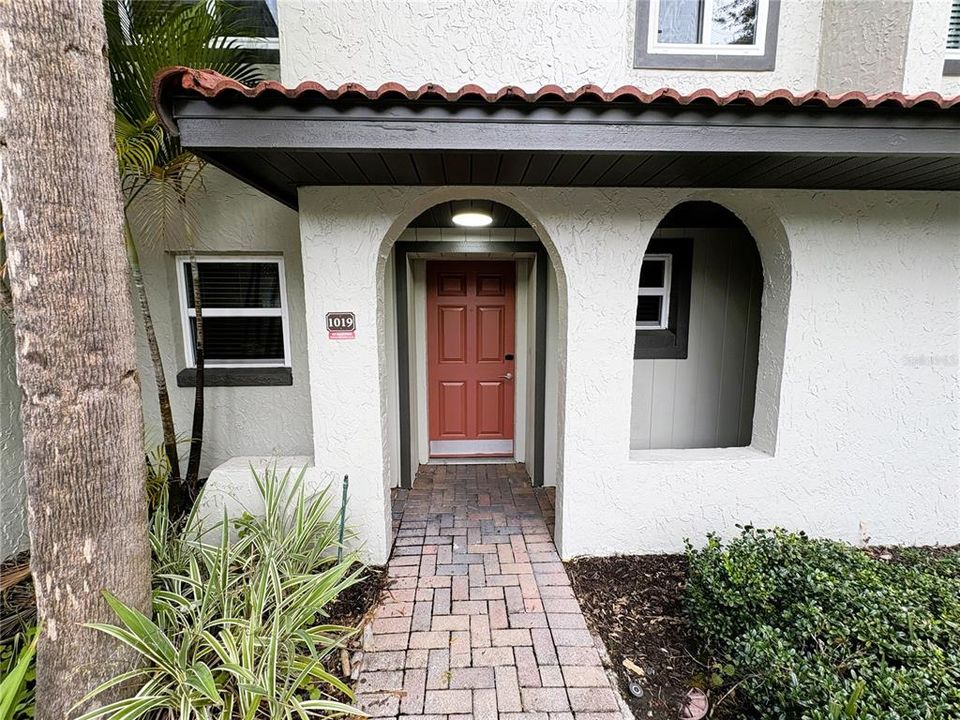 待售: $195,000 (2 贝兹, 2 浴室, 1052 平方英尺)