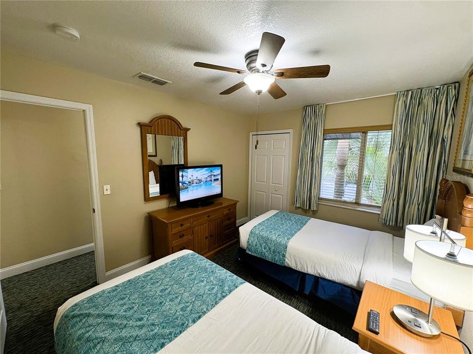 待售: $195,000 (2 贝兹, 2 浴室, 1052 平方英尺)