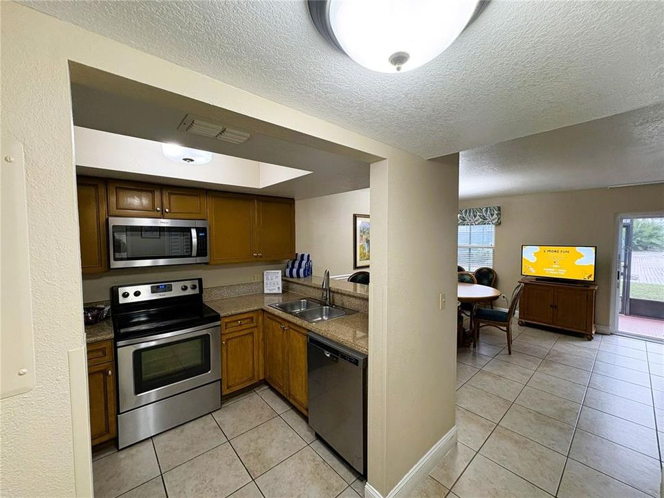 待售: $195,000 (2 贝兹, 2 浴室, 1052 平方英尺)