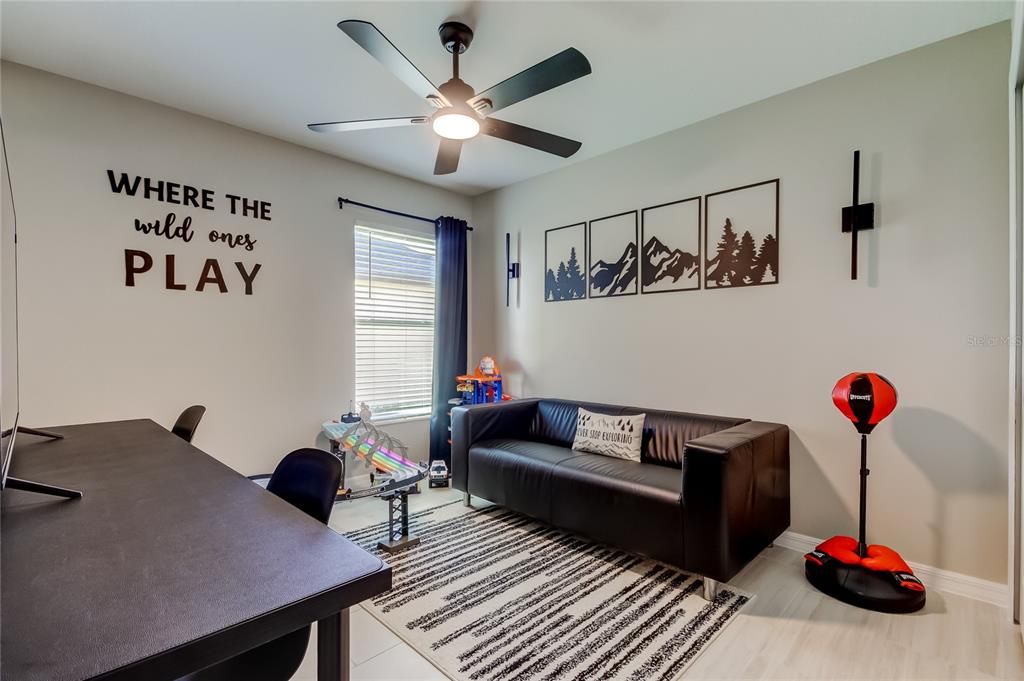 待售: $425,000 (4 贝兹, 2 浴室, 1939 平方英尺)