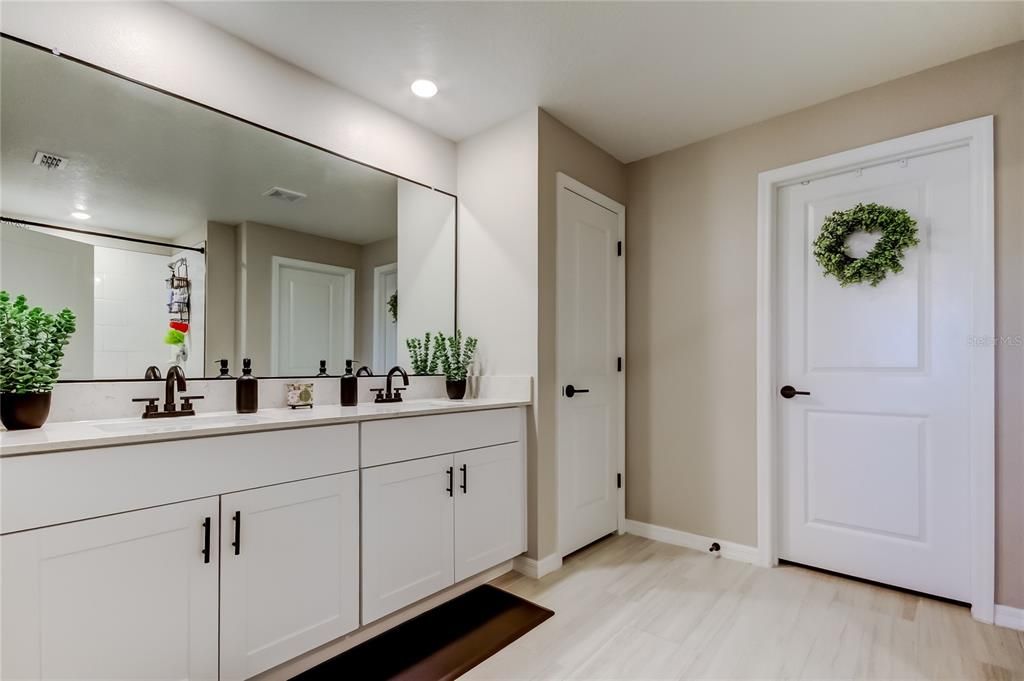 待售: $425,000 (4 贝兹, 2 浴室, 1939 平方英尺)