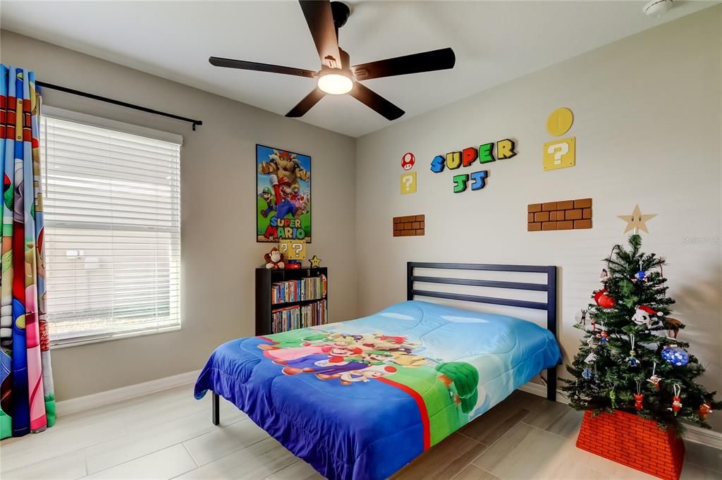 待售: $425,000 (4 贝兹, 2 浴室, 1939 平方英尺)