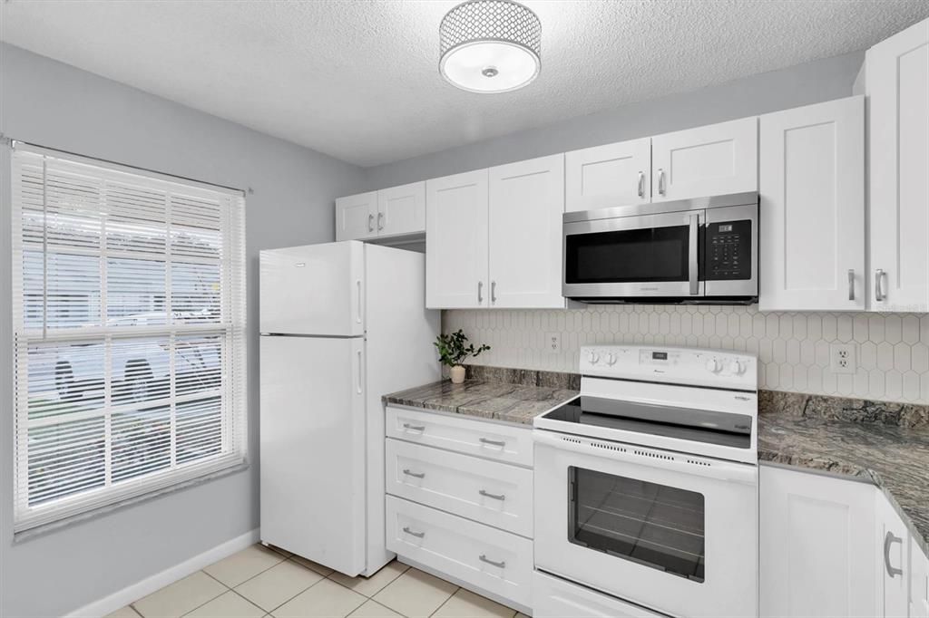 На продажу: $205,000 (2 спален, 2 ванн, 960 Квадратных фут)