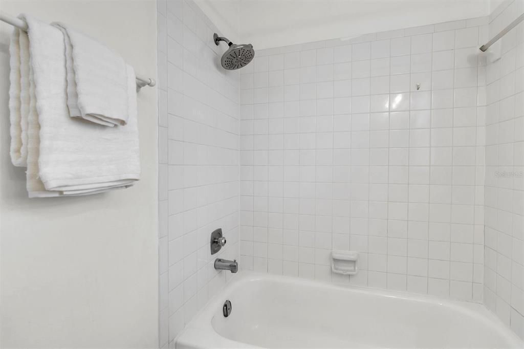 На продажу: $205,000 (2 спален, 2 ванн, 960 Квадратных фут)