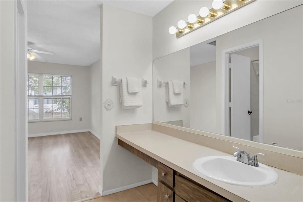 На продажу: $205,000 (2 спален, 2 ванн, 960 Квадратных фут)