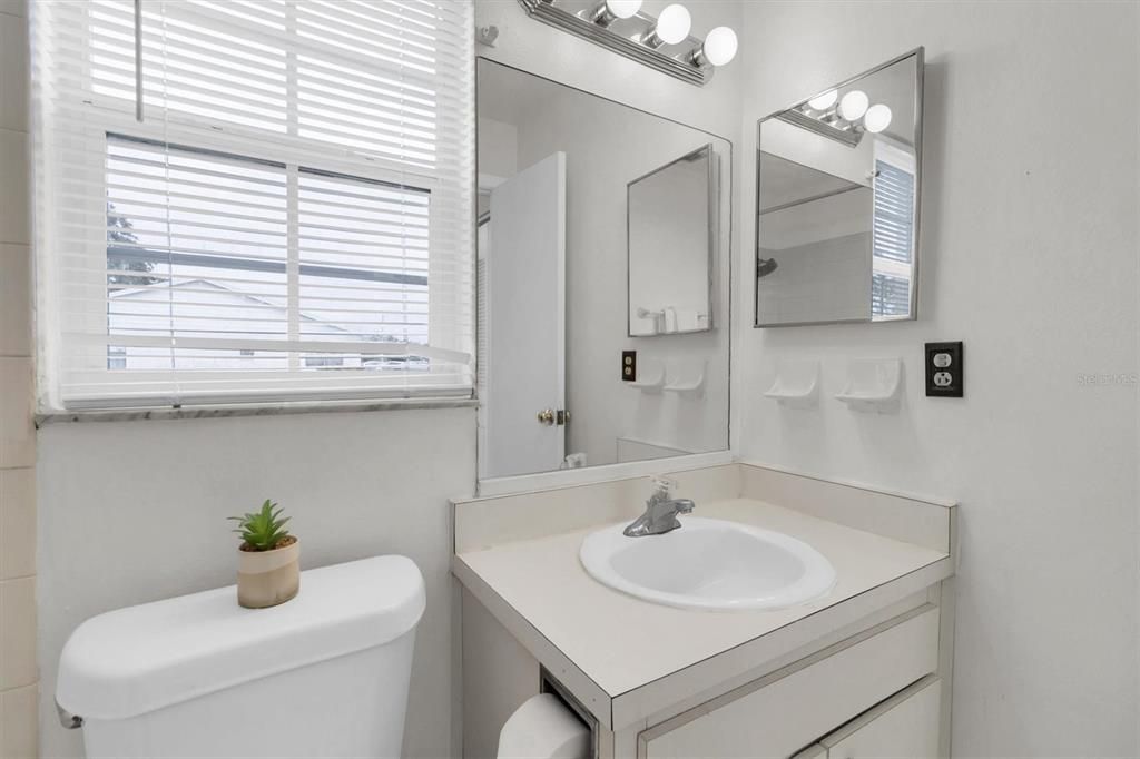 На продажу: $205,000 (2 спален, 2 ванн, 960 Квадратных фут)