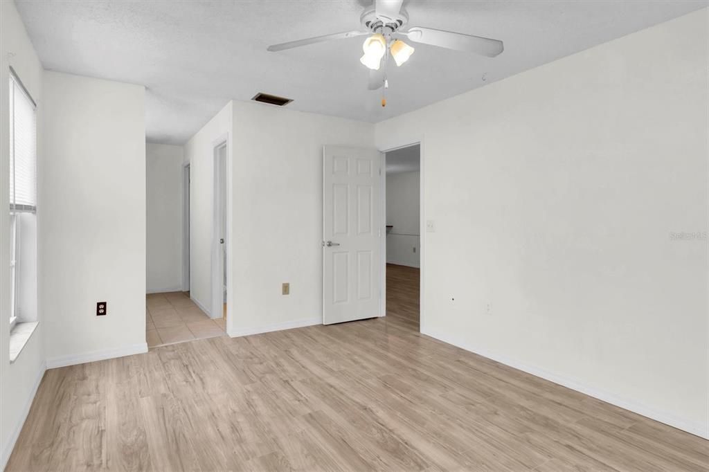 На продажу: $205,000 (2 спален, 2 ванн, 960 Квадратных фут)