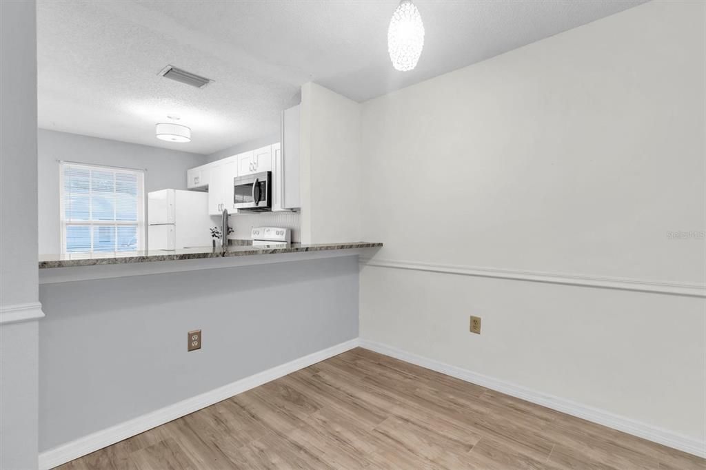 На продажу: $205,000 (2 спален, 2 ванн, 960 Квадратных фут)