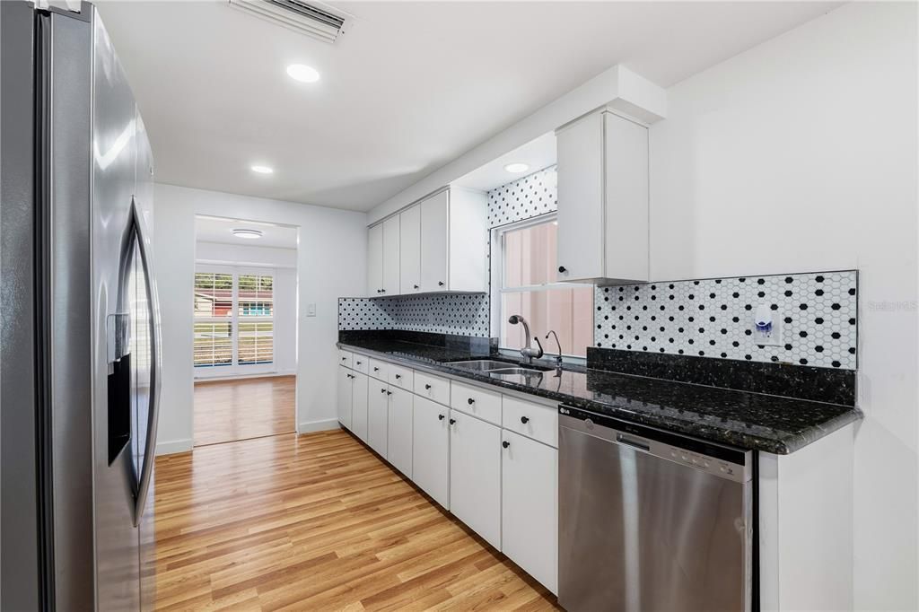 En Venta: $465,000 (3 camas, 2 baños, 1419 Pies cuadrados)