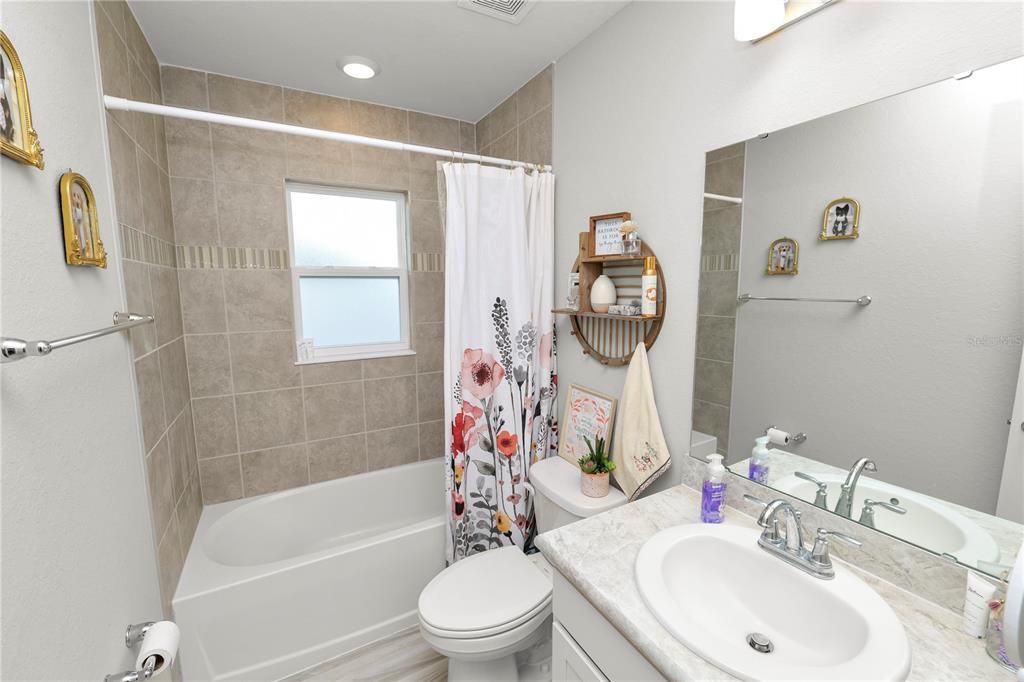 For Sale: $365,000 (4 beds, 2 baths, 1715 Square Feet)