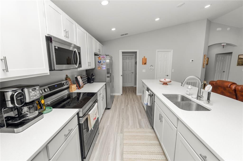 For Sale: $365,000 (4 beds, 2 baths, 1715 Square Feet)