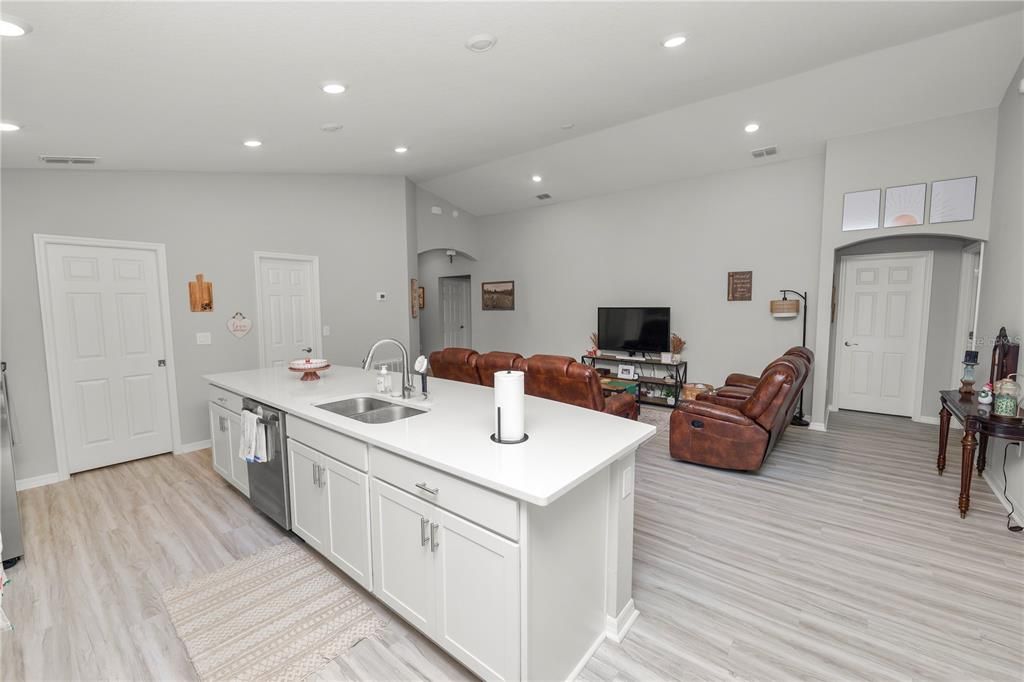 For Sale: $365,000 (4 beds, 2 baths, 1715 Square Feet)