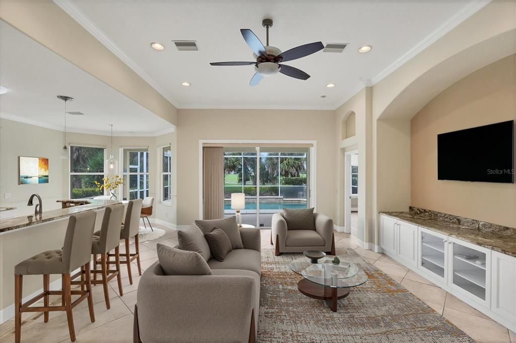 En Venta: $550,000 (2 camas, 2 baños, 1825 Pies cuadrados)