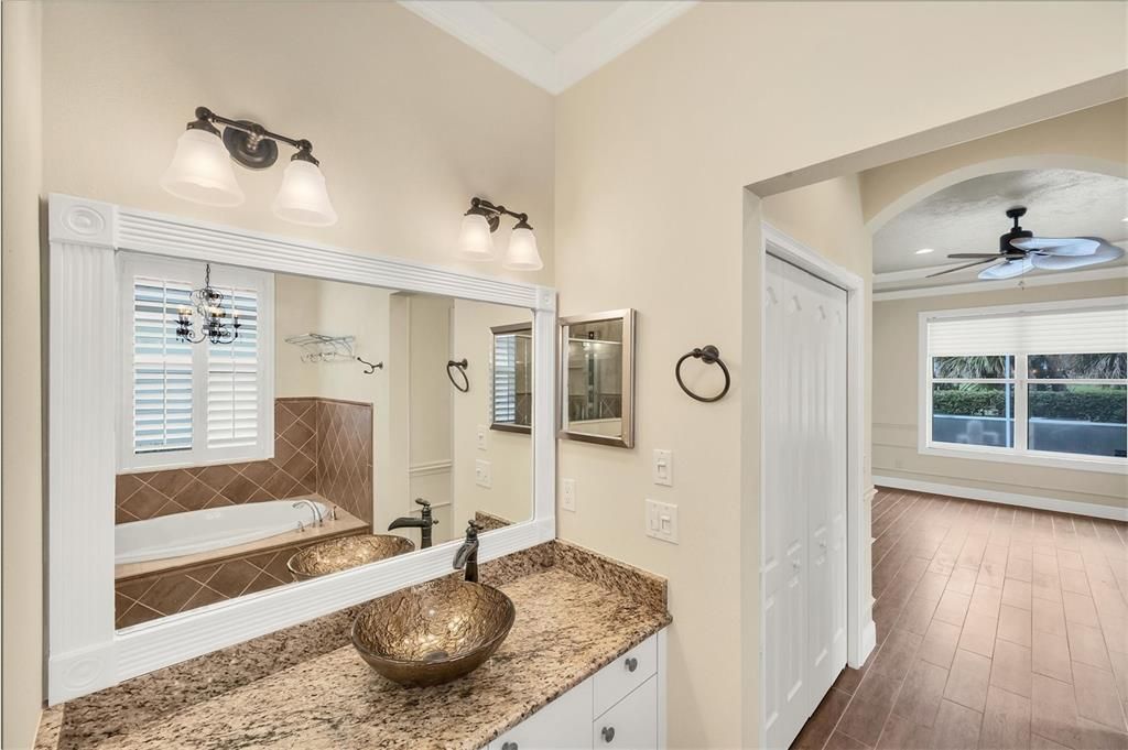 En Venta: $550,000 (2 camas, 2 baños, 1825 Pies cuadrados)