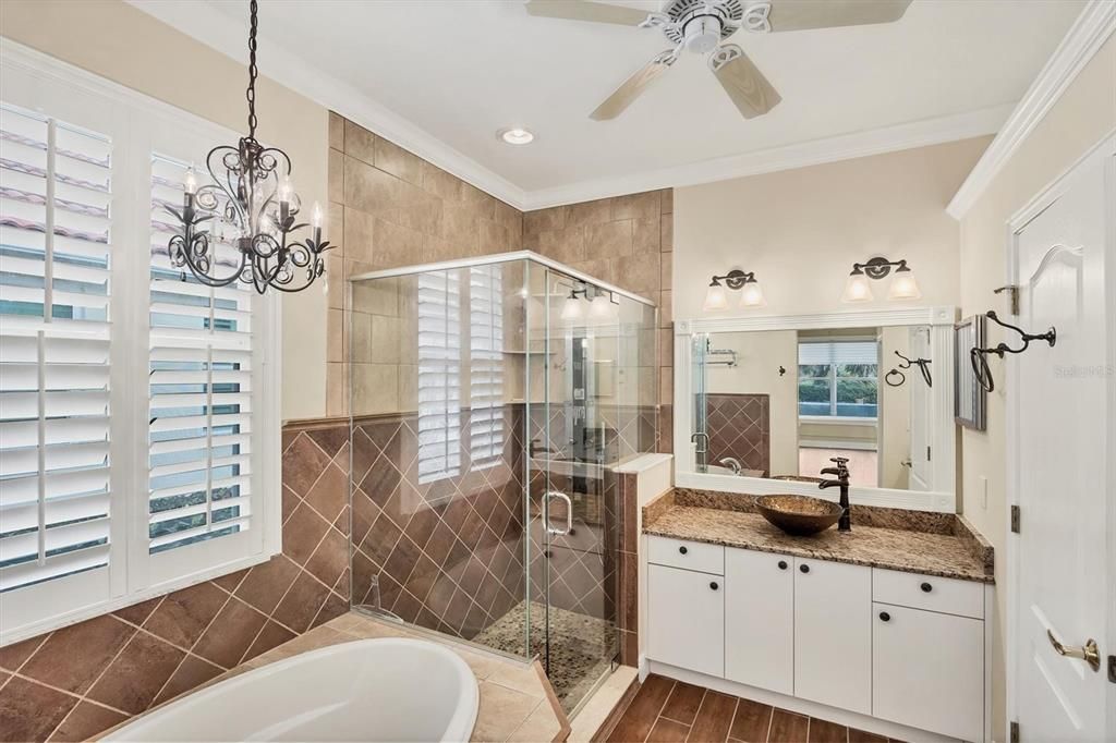 En Venta: $550,000 (2 camas, 2 baños, 1825 Pies cuadrados)