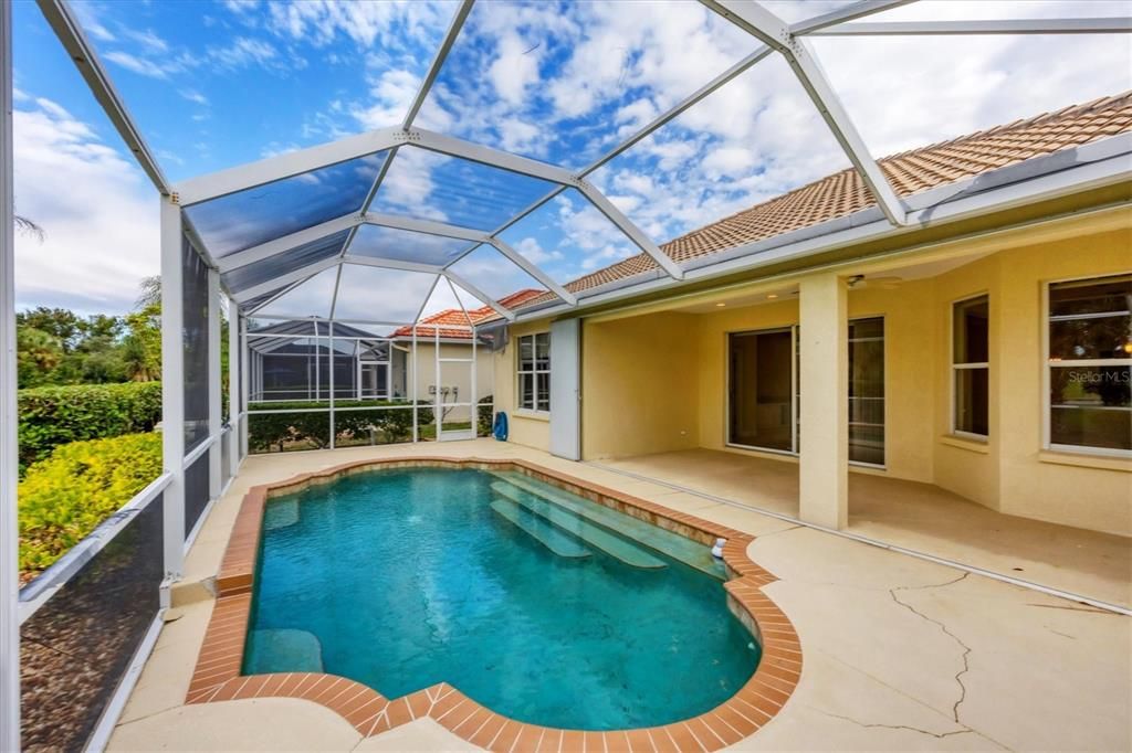 En Venta: $550,000 (2 camas, 2 baños, 1825 Pies cuadrados)