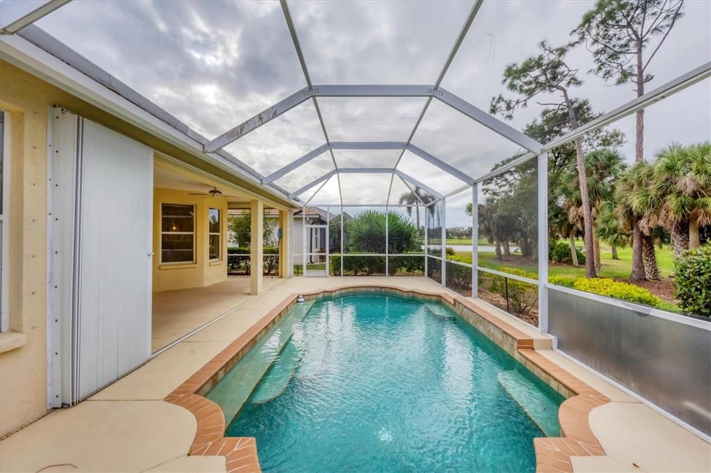 En Venta: $550,000 (2 camas, 2 baños, 1825 Pies cuadrados)