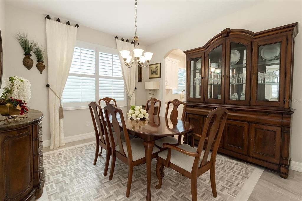 待售: $734,900 (5 贝兹, 3 浴室, 3586 平方英尺)