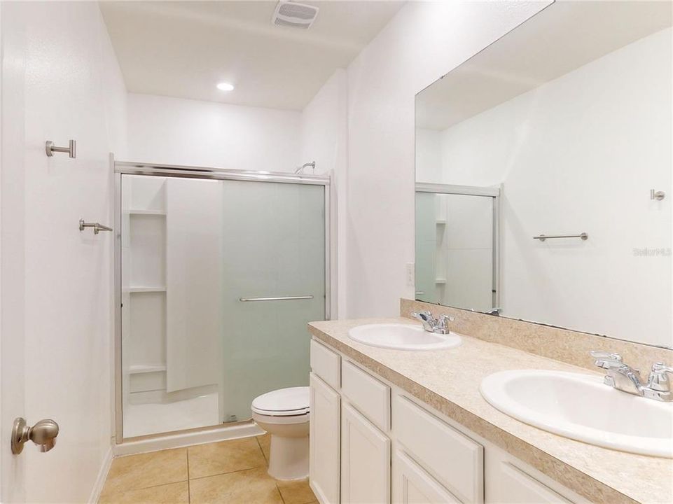 For Rent: $1,900 (3 beds, 2 baths, 1672 Square Feet)