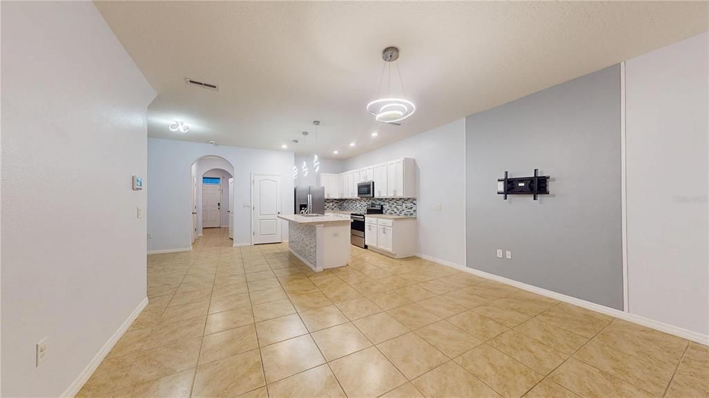 For Rent: $1,900 (3 beds, 2 baths, 1672 Square Feet)