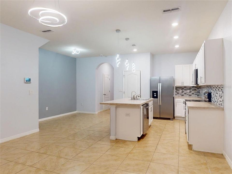 For Rent: $1,900 (3 beds, 2 baths, 1672 Square Feet)