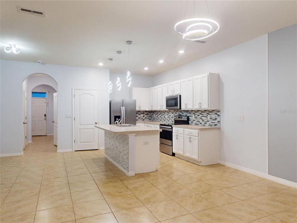 For Rent: $1,900 (3 beds, 2 baths, 1672 Square Feet)