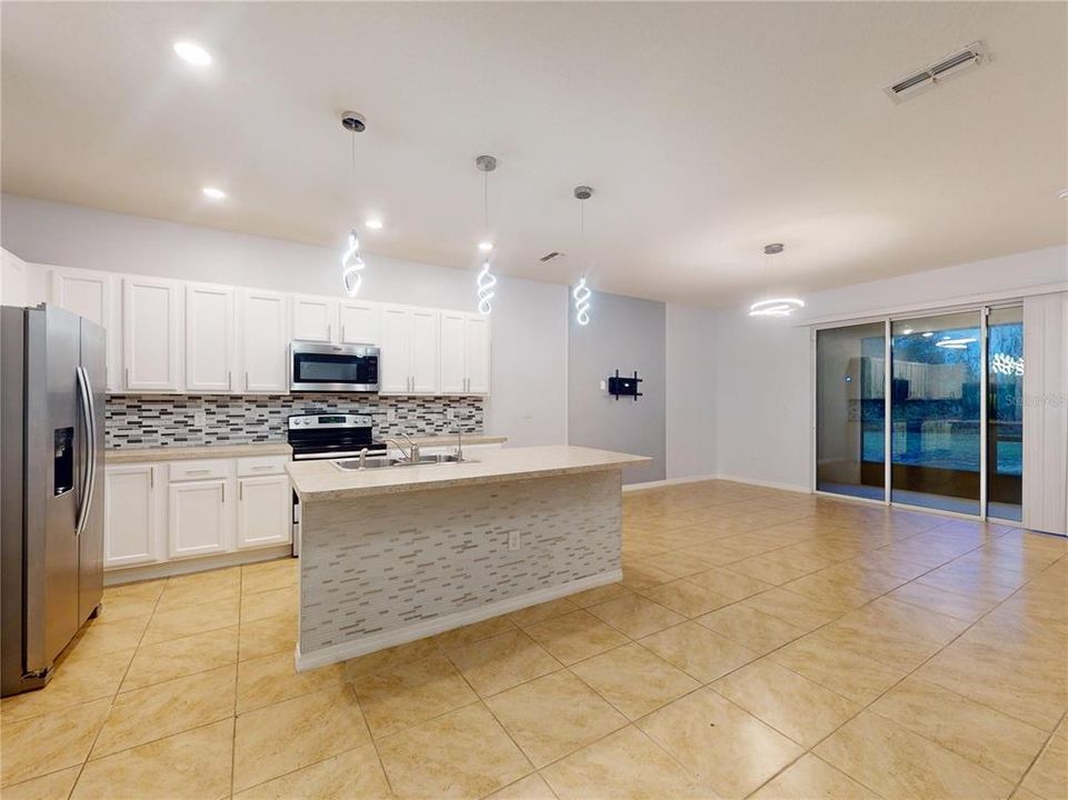 For Rent: $1,900 (3 beds, 2 baths, 1672 Square Feet)