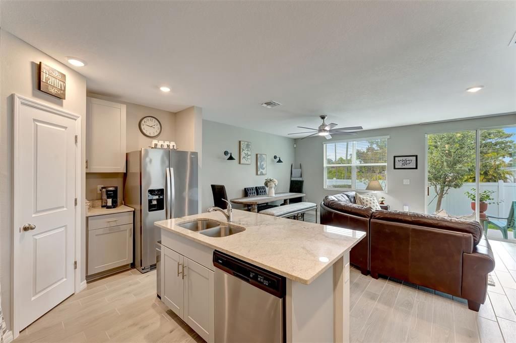 На продажу: $299,000 (3 спален, 2 ванн, 1539 Квадратных фут)