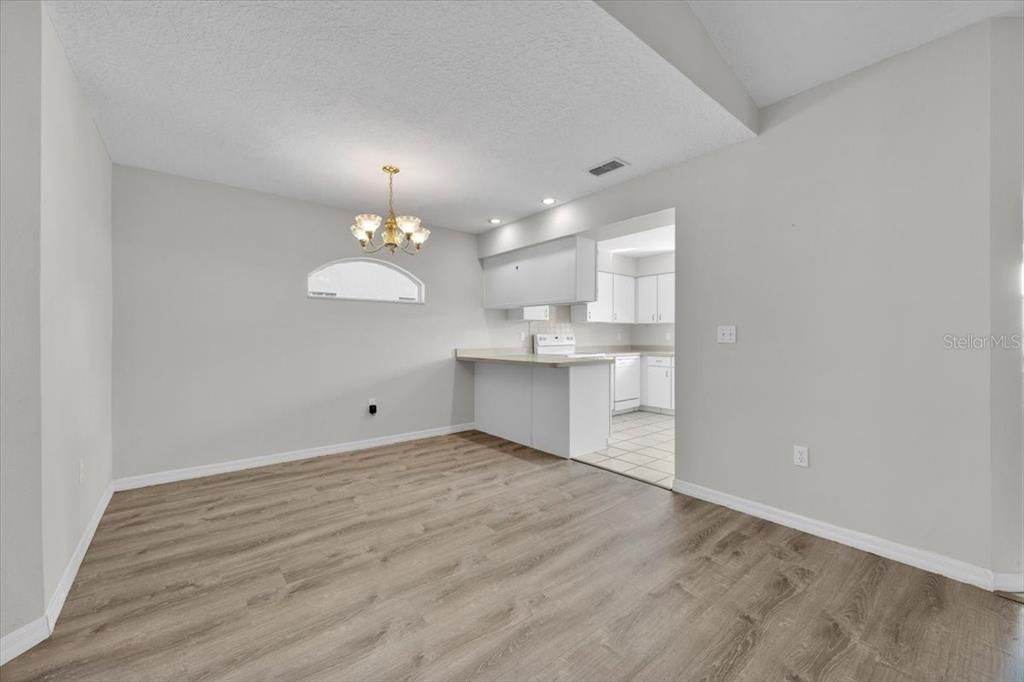 待售: $228,000 (2 贝兹, 2 浴室, 1279 平方英尺)