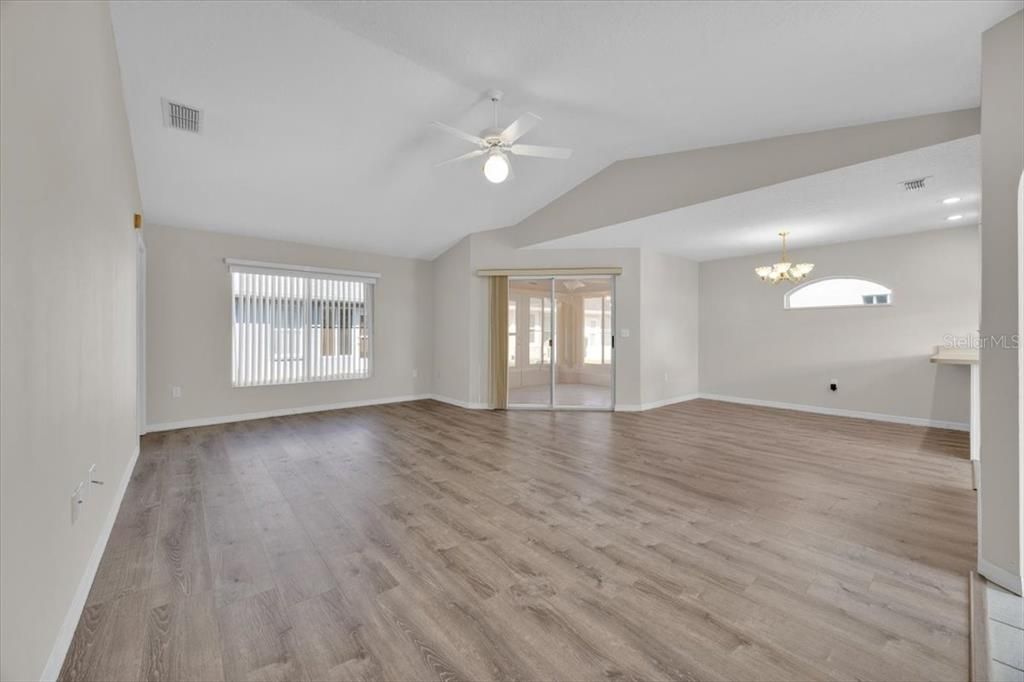 待售: $228,000 (2 贝兹, 2 浴室, 1279 平方英尺)