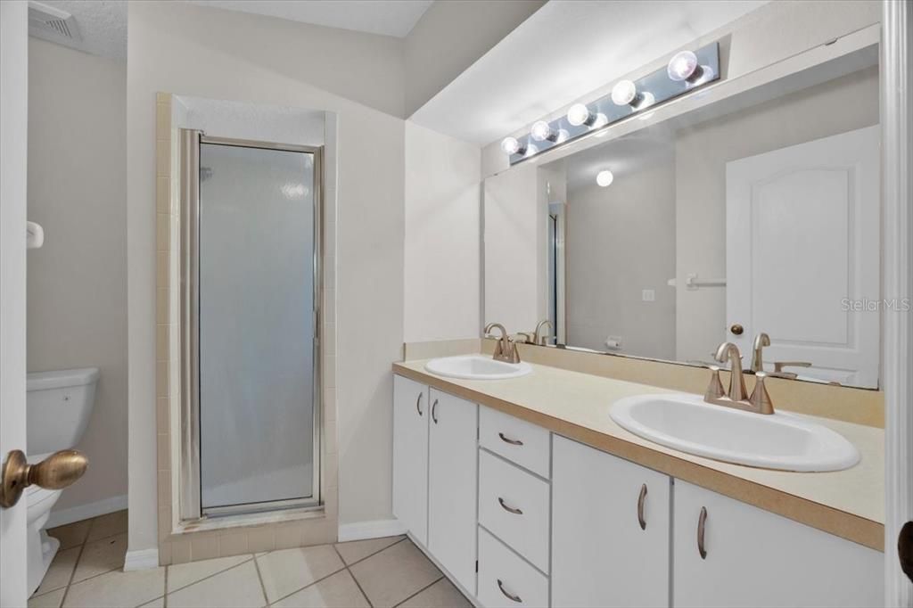 待售: $228,000 (2 贝兹, 2 浴室, 1279 平方英尺)