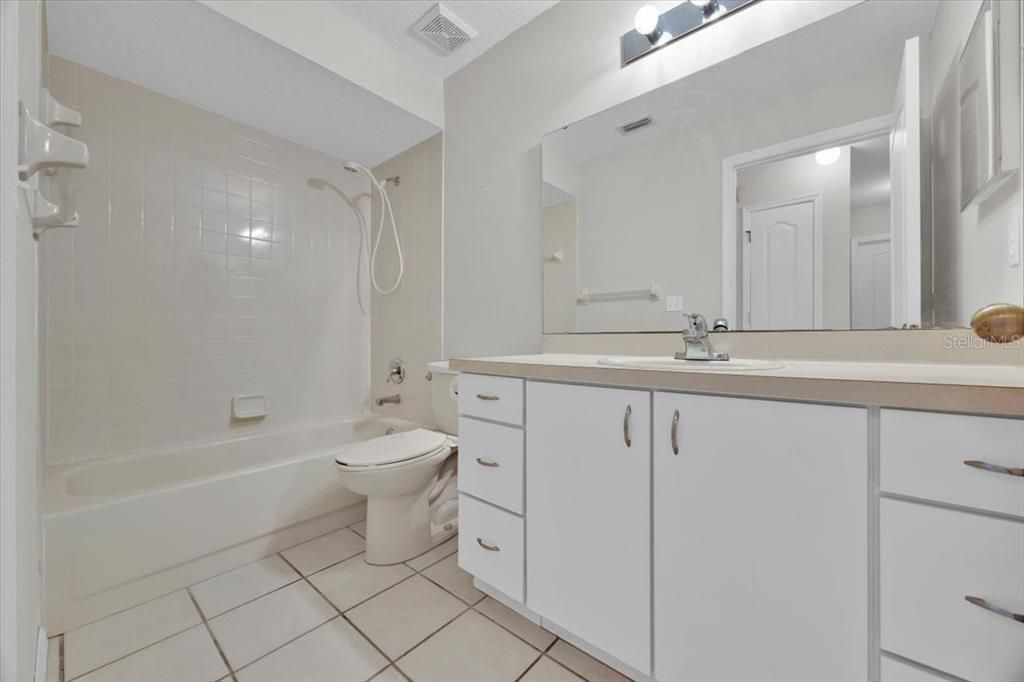 待售: $228,000 (2 贝兹, 2 浴室, 1279 平方英尺)