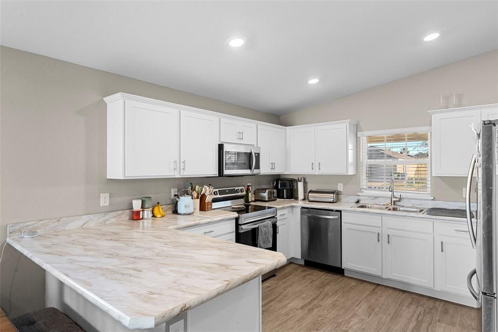 For Sale: $317,000 (3 beds, 2 baths, 1423 Square Feet)