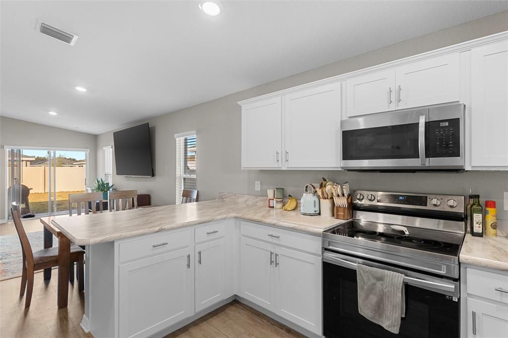 For Sale: $317,000 (3 beds, 2 baths, 1423 Square Feet)