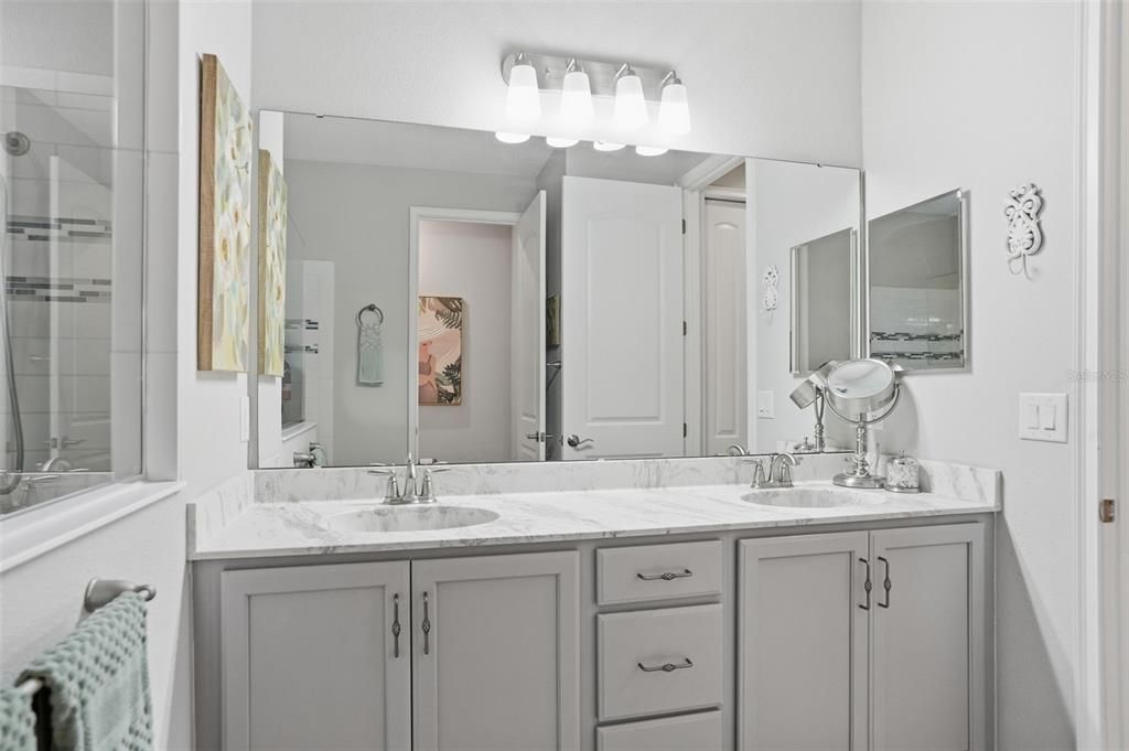 Под контрактом: $399,900 (4 спален, 2 ванн, 1894 Квадратных фут)