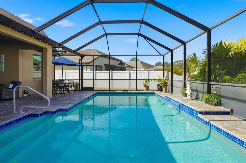 Под контрактом: $399,900 (4 спален, 2 ванн, 1894 Квадратных фут)