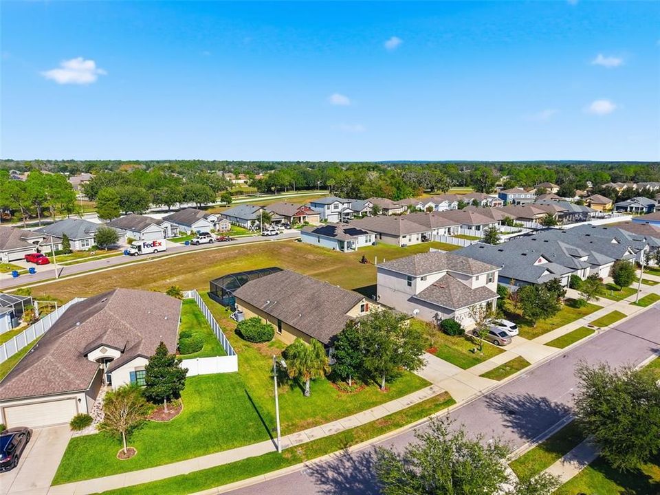 Под контрактом: $399,900 (4 спален, 2 ванн, 1894 Квадратных фут)