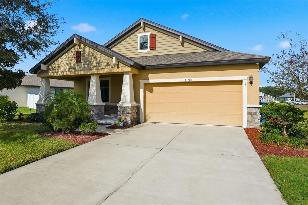 Под контрактом: $399,900 (4 спален, 2 ванн, 1894 Квадратных фут)