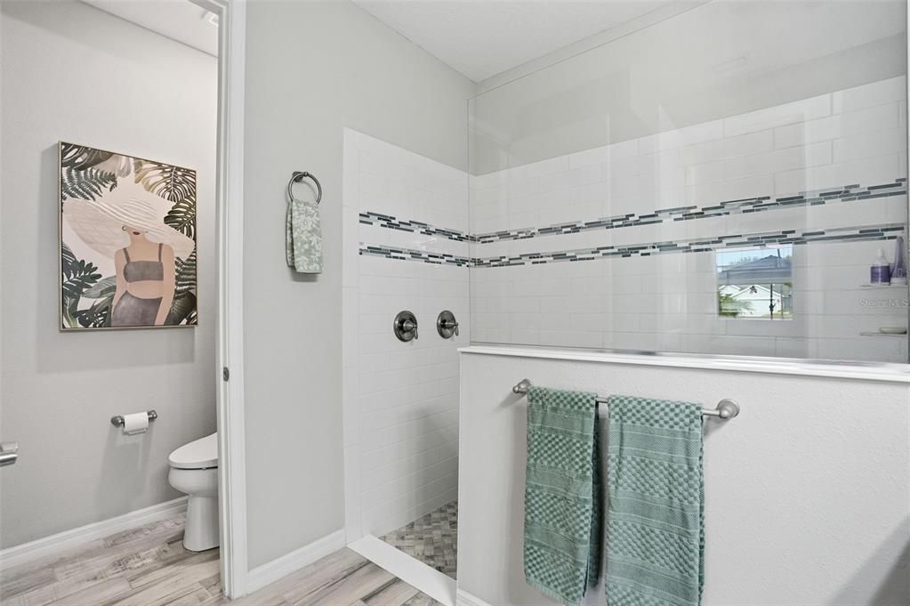 Под контрактом: $399,900 (4 спален, 2 ванн, 1894 Квадратных фут)