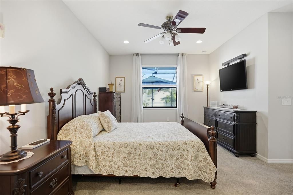 Под контрактом: $399,900 (4 спален, 2 ванн, 1894 Квадратных фут)