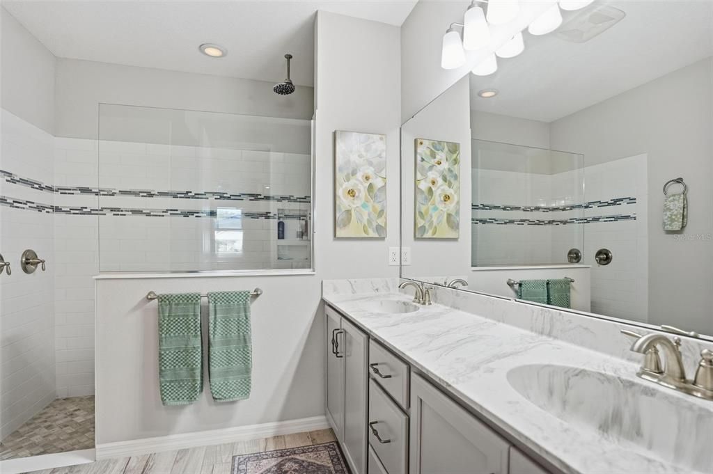 Под контрактом: $399,900 (4 спален, 2 ванн, 1894 Квадратных фут)