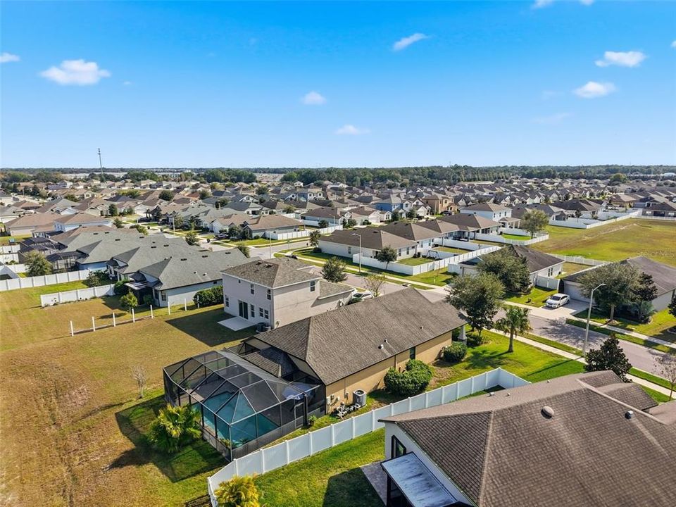 Под контрактом: $399,900 (4 спален, 2 ванн, 1894 Квадратных фут)