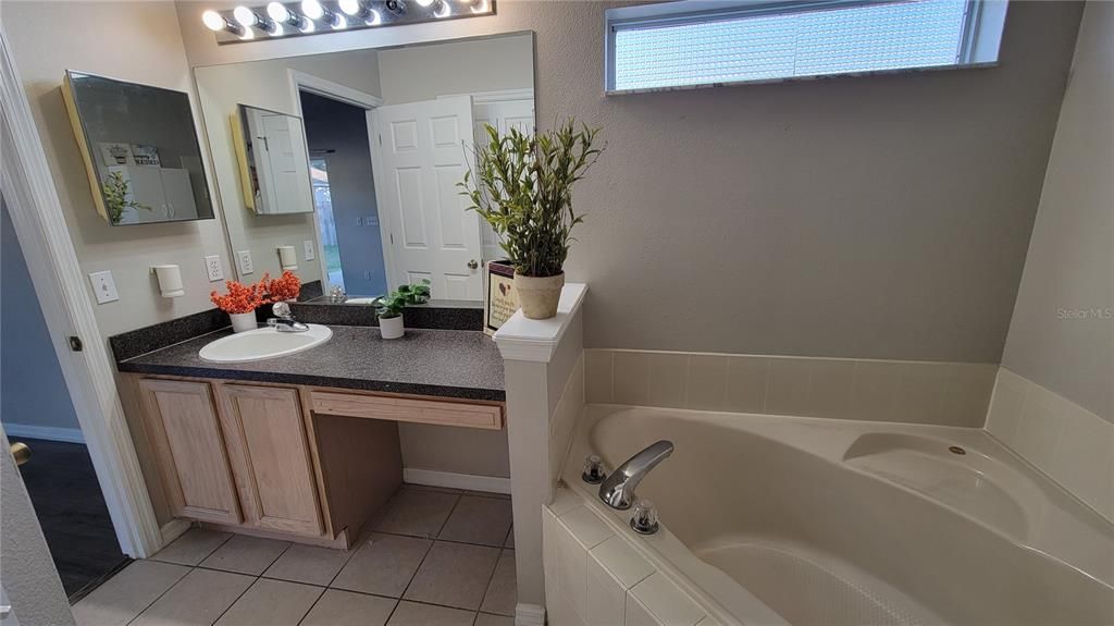 На продажу: $394,800 (4 спален, 2 ванн, 1522 Квадратных фут)