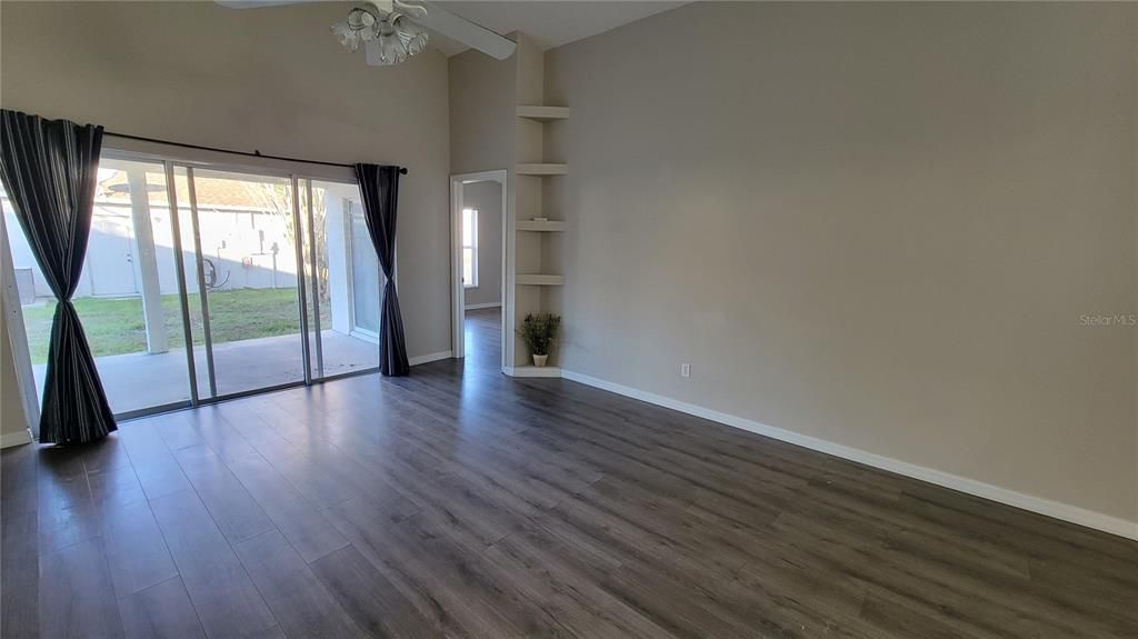 На продажу: $394,800 (4 спален, 2 ванн, 1522 Квадратных фут)